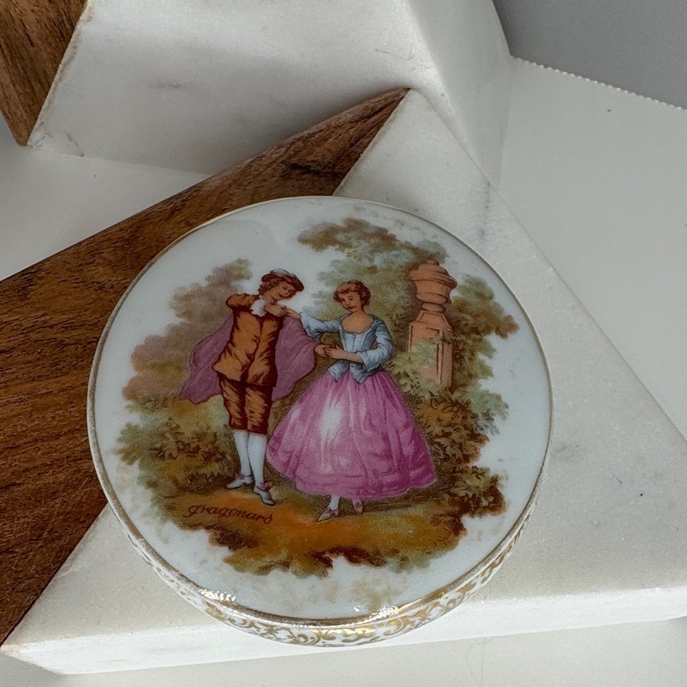 Vintage French Limoges 3" Trinket Box Vintage Lidded With Gold Leaf